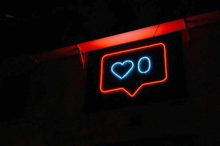 treating social media addiction in Maui - Maui Recovery